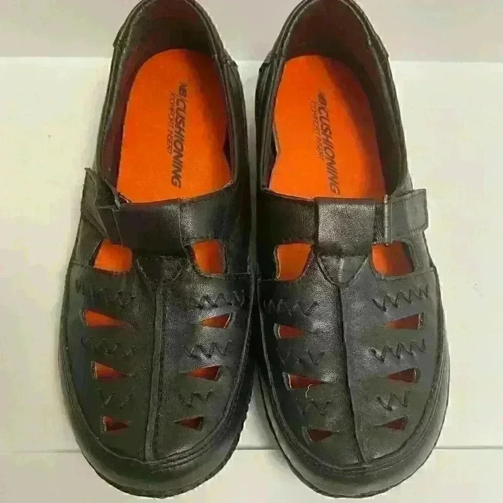 NEW BALANCE Mary‎ Jane Flats in Black, Size 7.5 - Like New